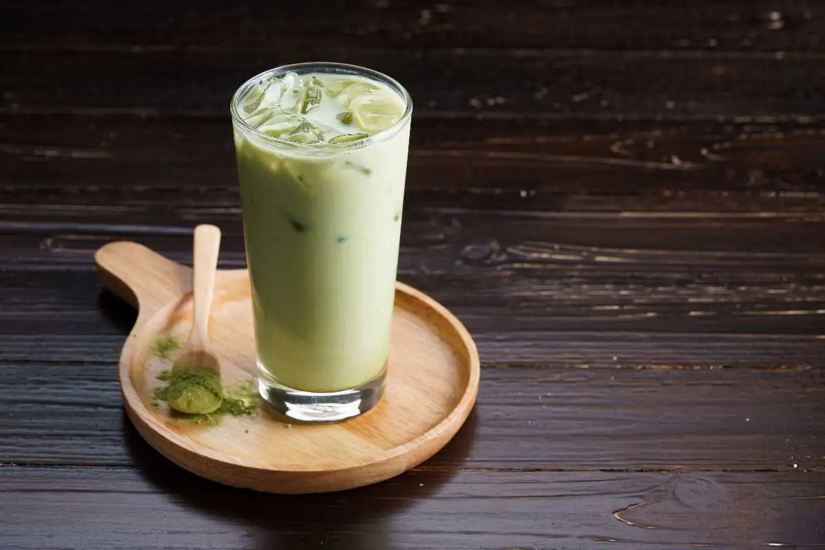 Coquetéis com Matcha Não Tornam o Álcool Saudável: Mito Desmentido por Nutricionistas