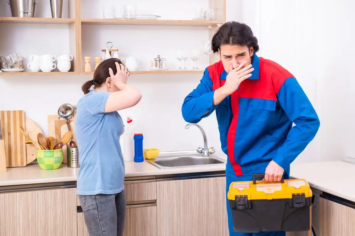 Truque Caseiro Essencial: Como Eliminar o Odor a Podre do Ralo da Cozinha