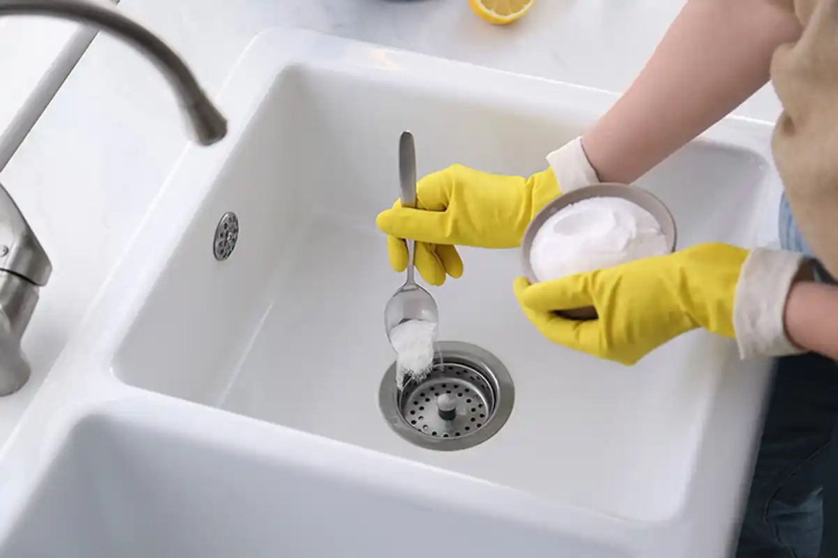 Truque Caseiro Essencial: Como Eliminar o Odor a Podre do Ralo da Cozinha