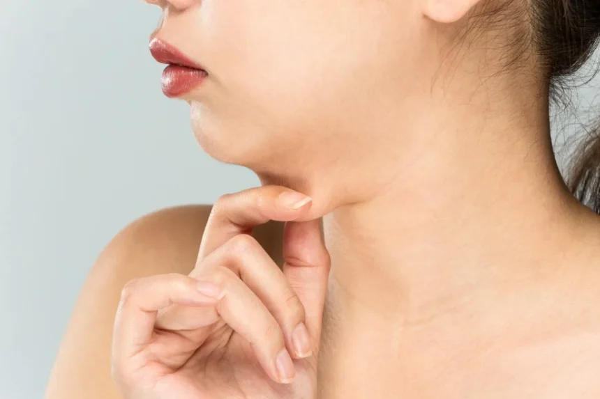 Adeus à papada: A rotina de 5 minutos por dia que elimina o duplo queixo e rejuvenesce a pele
