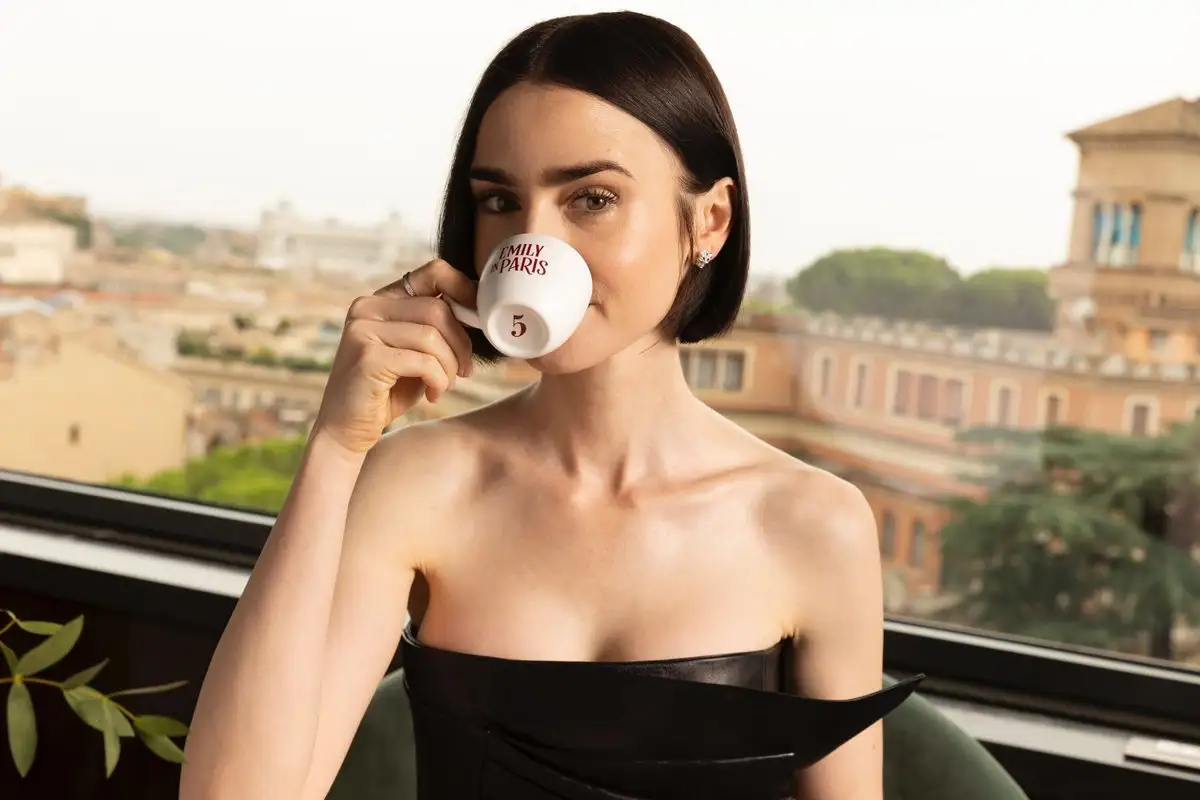 Netflix Revela Detalhes do 5º Temporada de "Emily in Paris"