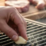 Poucos Sabem: Por Que Esfregar Alho na Grelha Antes do Churrasco Faz a Diferença
