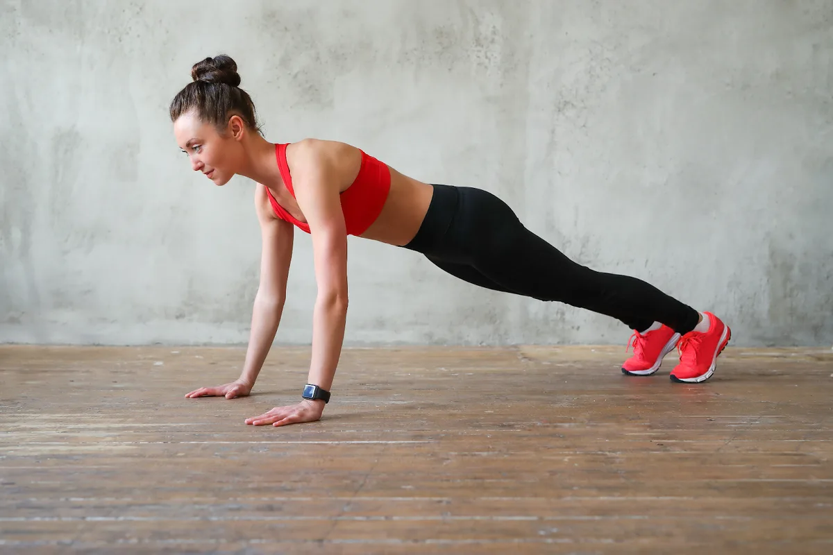 O Exercício de 10 Minutos Contra a Parede para um Abdômen de Aço em Poucas Semanas