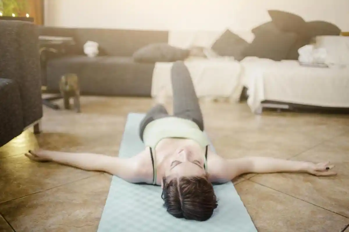 Exercícios Simples para Acordar Quando Está Escuro Lá Fora