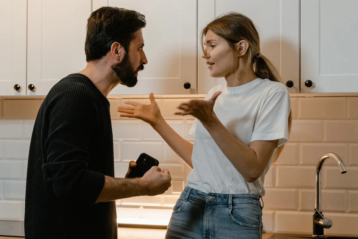 Como Evitar Discussões na Relação: 7 Formas Horríveis de Terminar que Deves Evitar