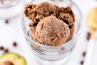 Gelado de Chocolate com Abacate: Uma Receita Rápida, Cremosa e Sem Açúcar