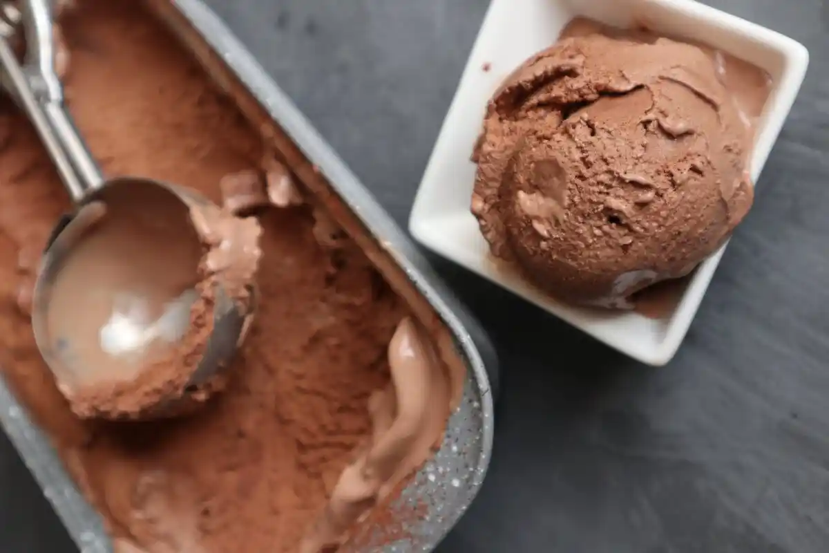 Gelado de Chocolate com Abacate: Uma Receita Rápida, Cremosa e Sem Açúcar