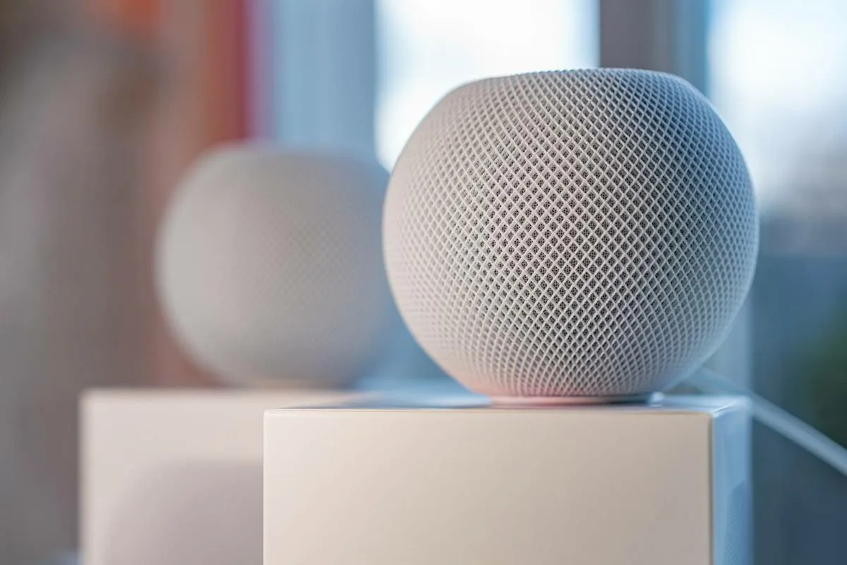 Google Lança Nova Coluna Inteligente e Substitui Assistente por Gemini nos Dispositivos Nest