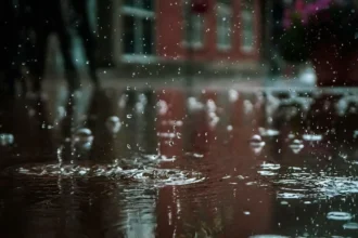 O que significa gostar de ouvir o som da chuva, segundo a psicologia?