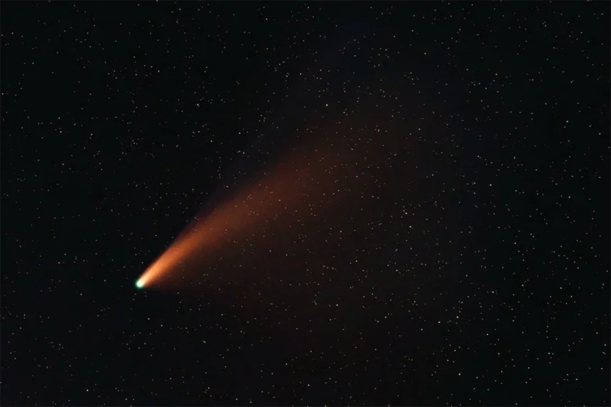 A incrível descoberta cósmica no cometa 3I/ATLAS: Um jato gigante aponta para o Sol