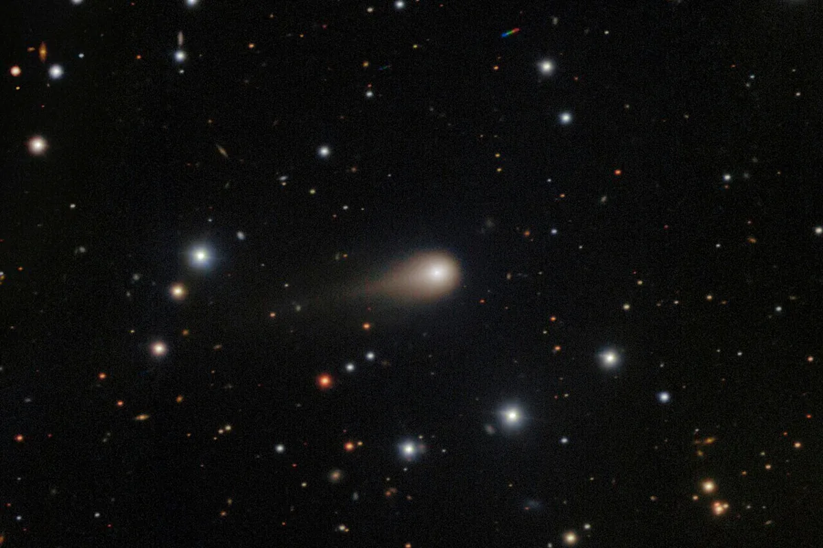 A incrível descoberta cósmica no cometa 3I/ATLAS: Um jato gigante aponta para o Sol