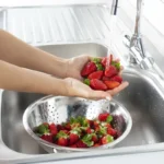 Como Lavar Morangos Corretamente: O Método Definitivo para Eliminar Sujeira e Pesticidas