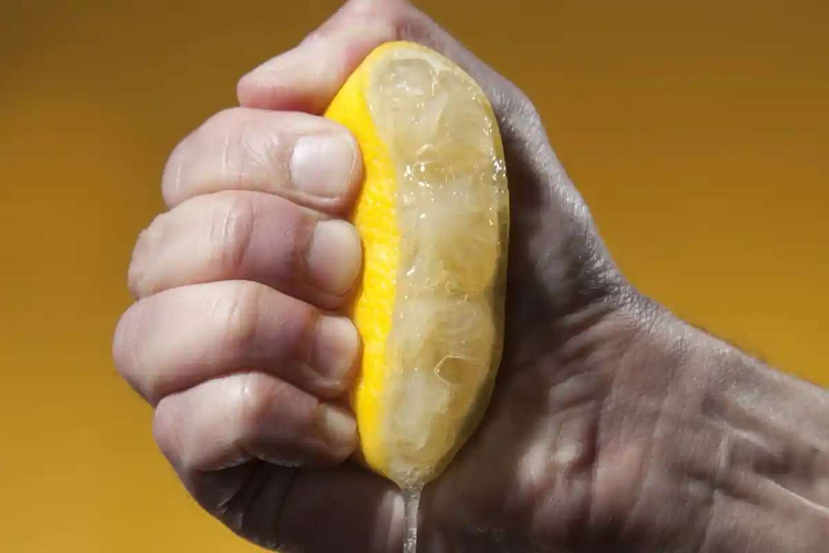 Poucos Sabem: Por Que Frotar Meio Limão na Churrasqueira Antes do Churrasco Faz a Diferença