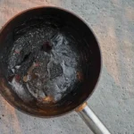Como Limpar uma Caçarola Queimada por Dentro e com Mau Odor