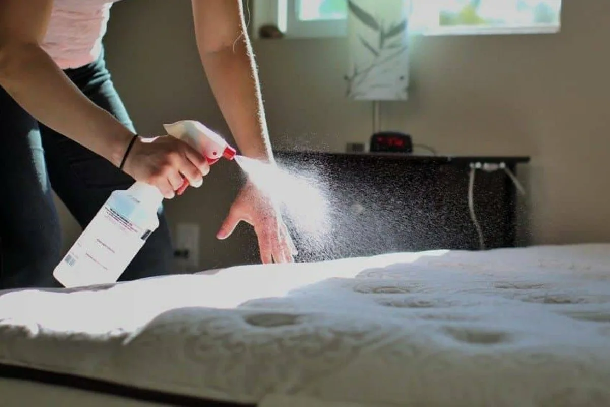 Como Eliminar Manchas Amarelas do Colchão com um Truque Caseiro e Sem Danificá-lo