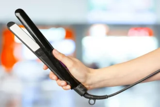 Como Limpar a Prancha de Cabelo para Evitar Fios Oleosos e Sem Brilho