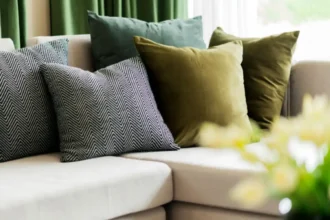 O truque simples para eliminar o mau cheiro dos almofadões: Um método que mudou tudo