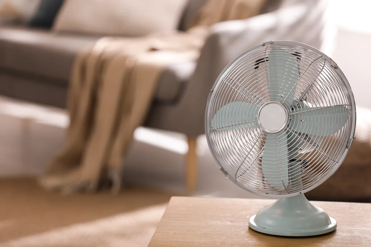 Como limpar o ventilador de casa com uma sacola plástica: truque caseiro eficaz