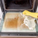 Como Limpar o Forno Sem Esforço: Truque Rápido para Remover Gordura em Minutos