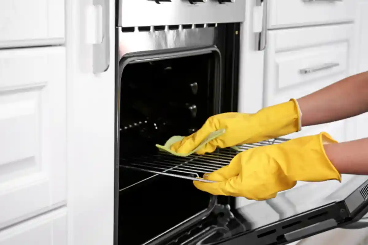 Como Limpar o Forno Sem Esforço: Truque Rápido para Remover Gordura em Minutos