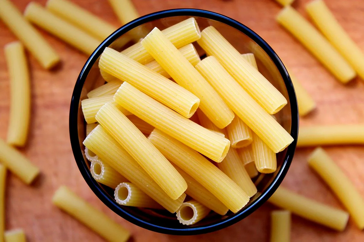 Como Preparar Macarrão com Molho de Queijo "de Restaurante" com um Ingrediente Mágico