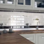 Adeus aos Azulejos da Cozinha: A Madeira Tratada, o Substituto Mais Estiloso e Prático de 2025