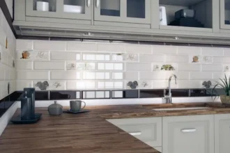 Adeus aos Azulejos da Cozinha: A Madeira Tratada, o Substituto Mais Estiloso e Prático de 2025