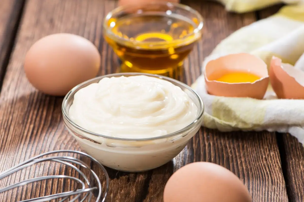 Maionese de Alho Caseira em 5 Minutos: Receita Fácil e Versátil