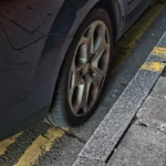 Professora de Autoescola Revela a Maneira Mais Fácil de Estacionar Colado no Meio-Fio Sem Tocar
