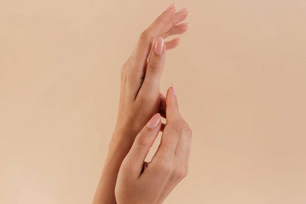 3 Hábitos que Envelhecem Suas Mãos sem Você Perceber: Como Mantê-las Jovens