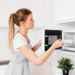 Temer ou Usar? O que Realmente Acontece com Sua Comida no Micro-ondas