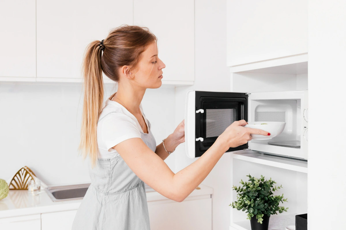 Temer ou Usar? O que Realmente Acontece com Sua Comida no Micro-ondas