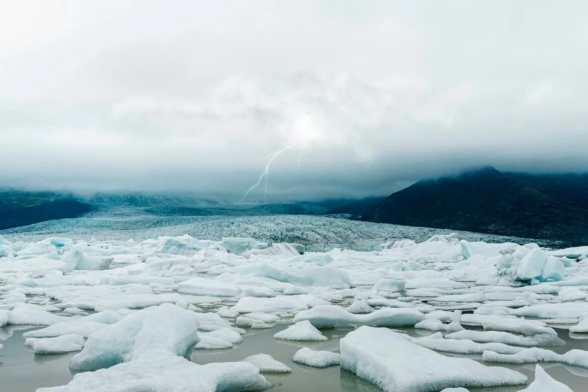Micróbios de 40.000 Anos Despertam da Permafrost: O Que Isso Significa?
