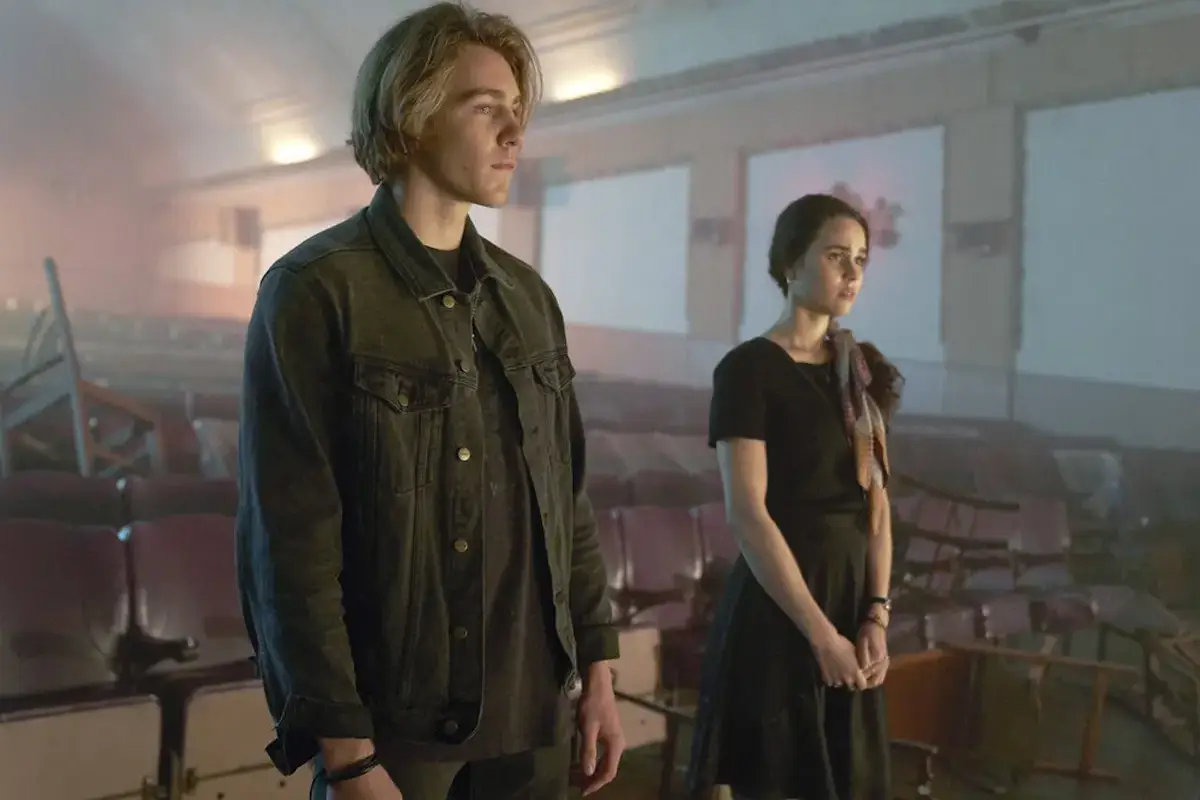 A série da Netflix com 16 episódios, baseada num best-seller e que mistura drama e mistério