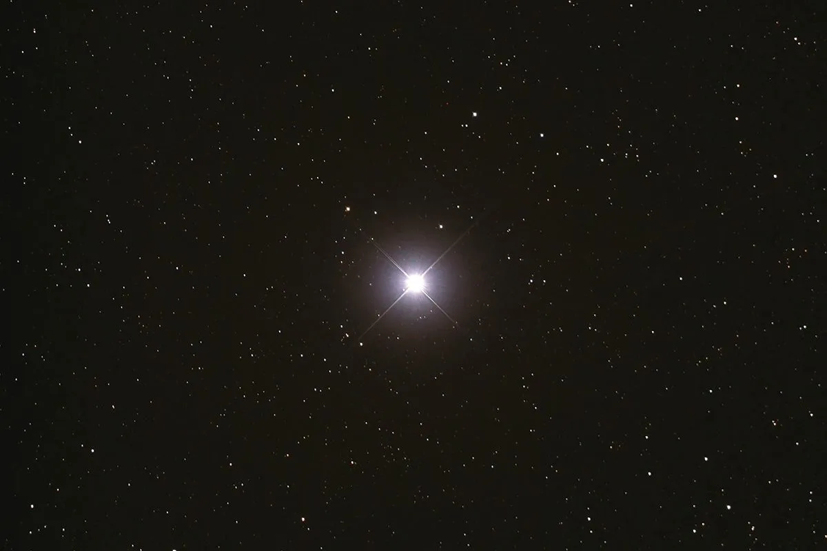 Astrónomos Descobrem um Tipo Raro de Estrela, Revelado Desde 1930: O Que Torna a SN 2023zkd Especial