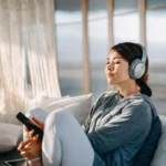 Ouvir a Mesma Música em Loop: O Que Revela a Psicologia Sobre Emoções e Memória