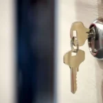 Por Que Nunca Deves Deixar a Chave na Fechadura à Noite, Segundo Especialistas