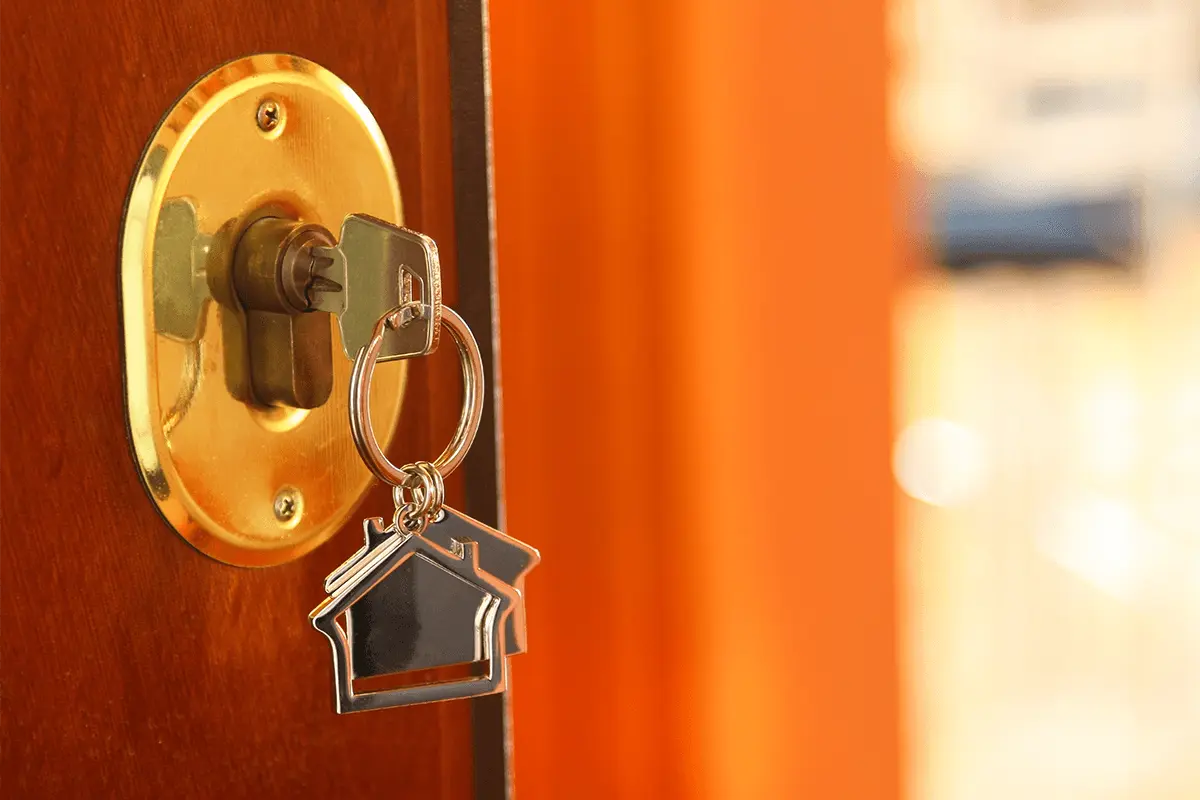 Por Que Nunca Deves Deixar a Chave na Fechadura à Noite, Segundo Especialistas