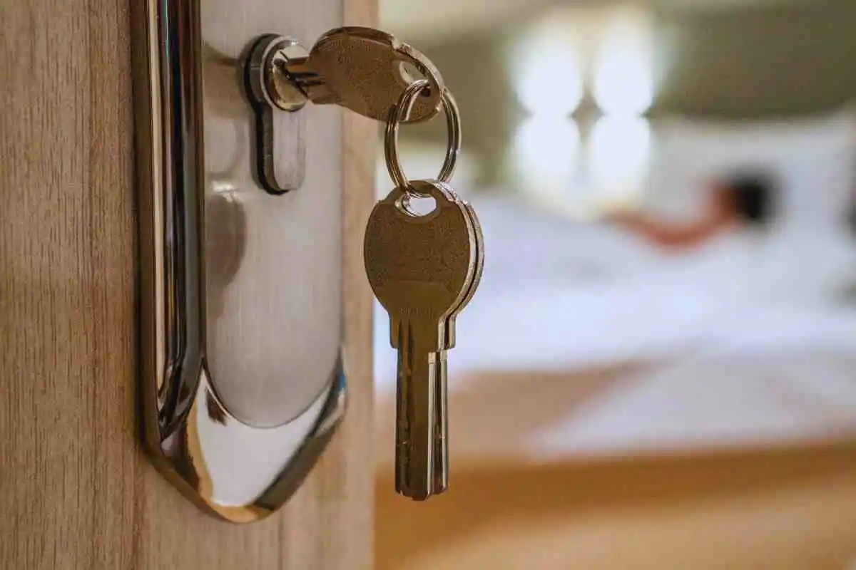 Por Que Nunca Deves Deixar a Chave na Fechadura à Noite, Segundo Especialistas