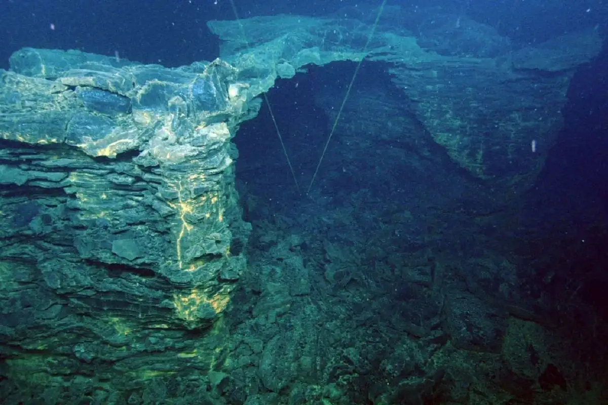 O Vulcão Misterioso no Fundo do Oceano que Pode Entrar em Erupção a Qualquer Momento