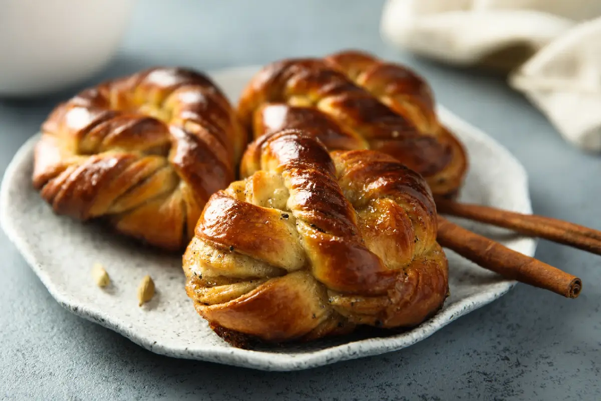 Pãezinhos Aromáticos com Cardamomo e Laranja