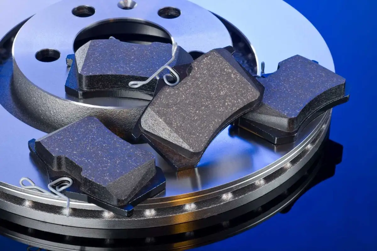 Pastilhas de Freio Originais ou Genéricas? O Risco de Escolher Peças Não Certificadas