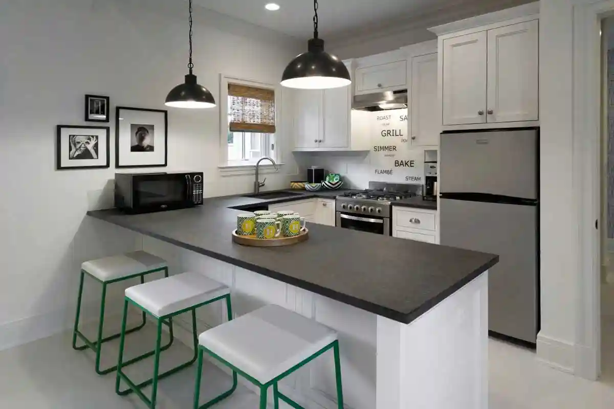 Adeus às Ilhas de Cozinha: A Península com Mesa Integrada é Mais Prática e Elegante