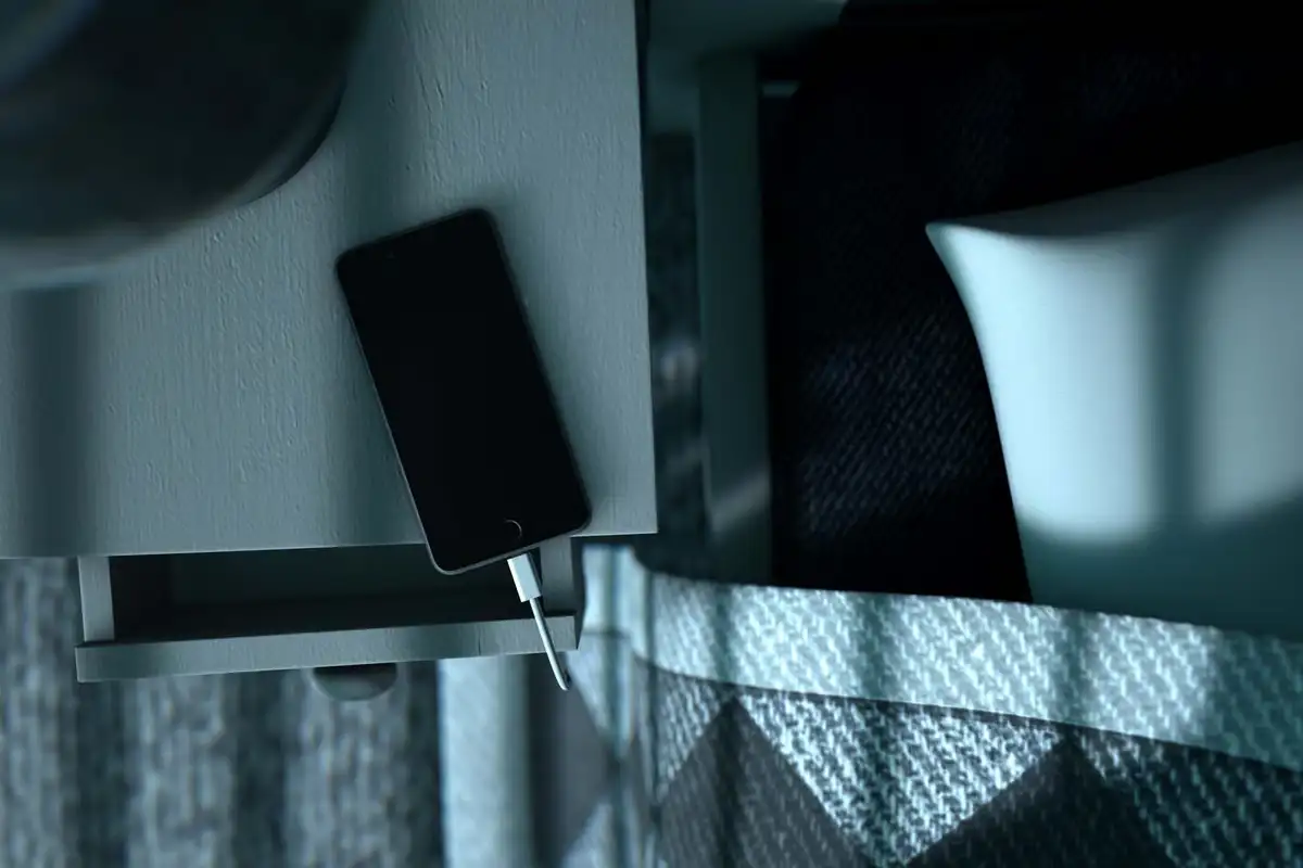 Pode Deixar o Celular Carregando à Noite? Especialistas Explicam