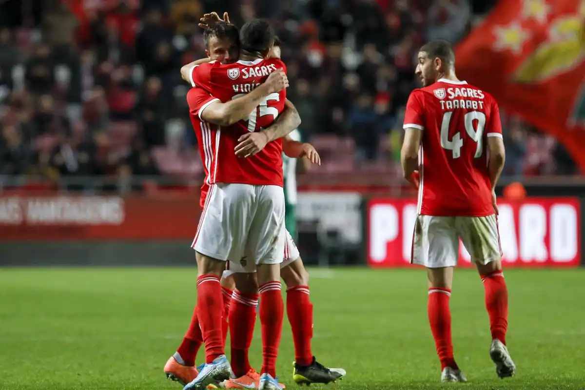 Por que Jogadores de Futebol Trocam Camisas Após o Jogo: O Significado do Ritual e Possíveis Multas