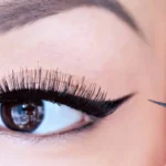 O eyeliner preto está fora de moda: Descobre a nova tendência de maquilhagem que está a conquistar todos