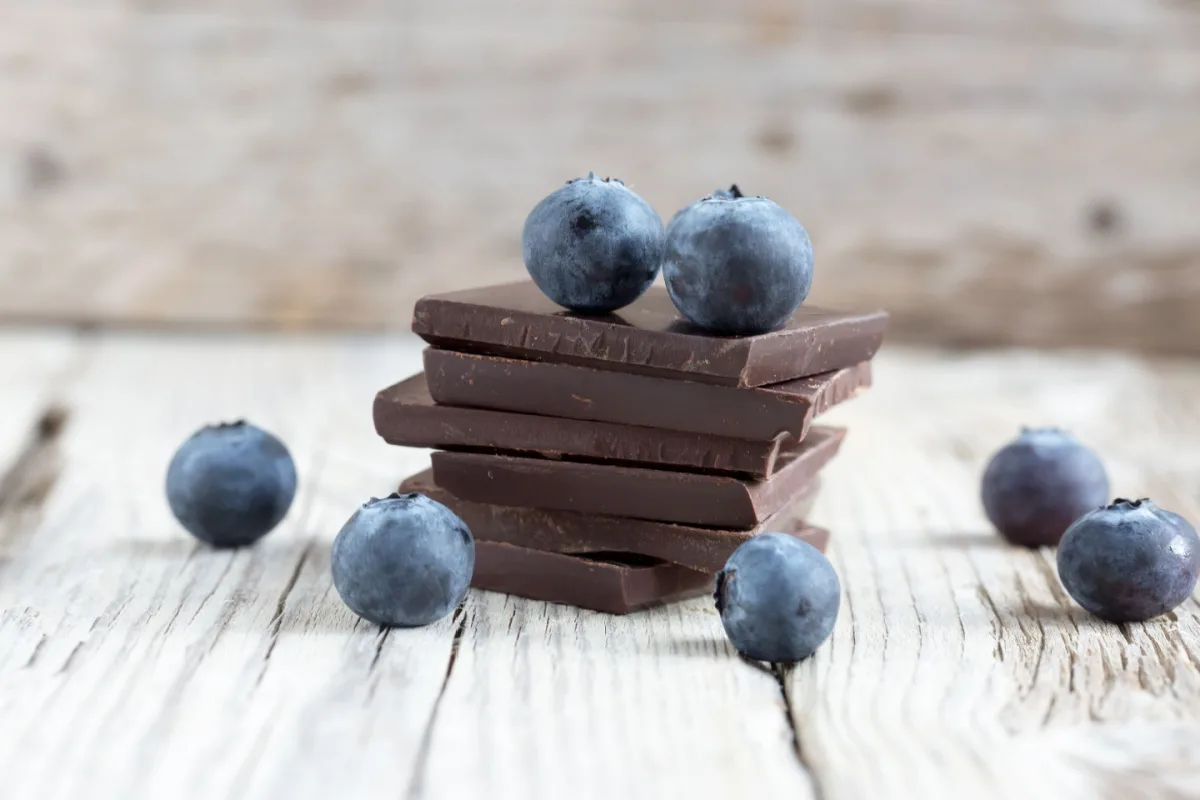 Como Fazer um Irresistível Pudim de Mirtilos e Chocolate Branco para o Lanche