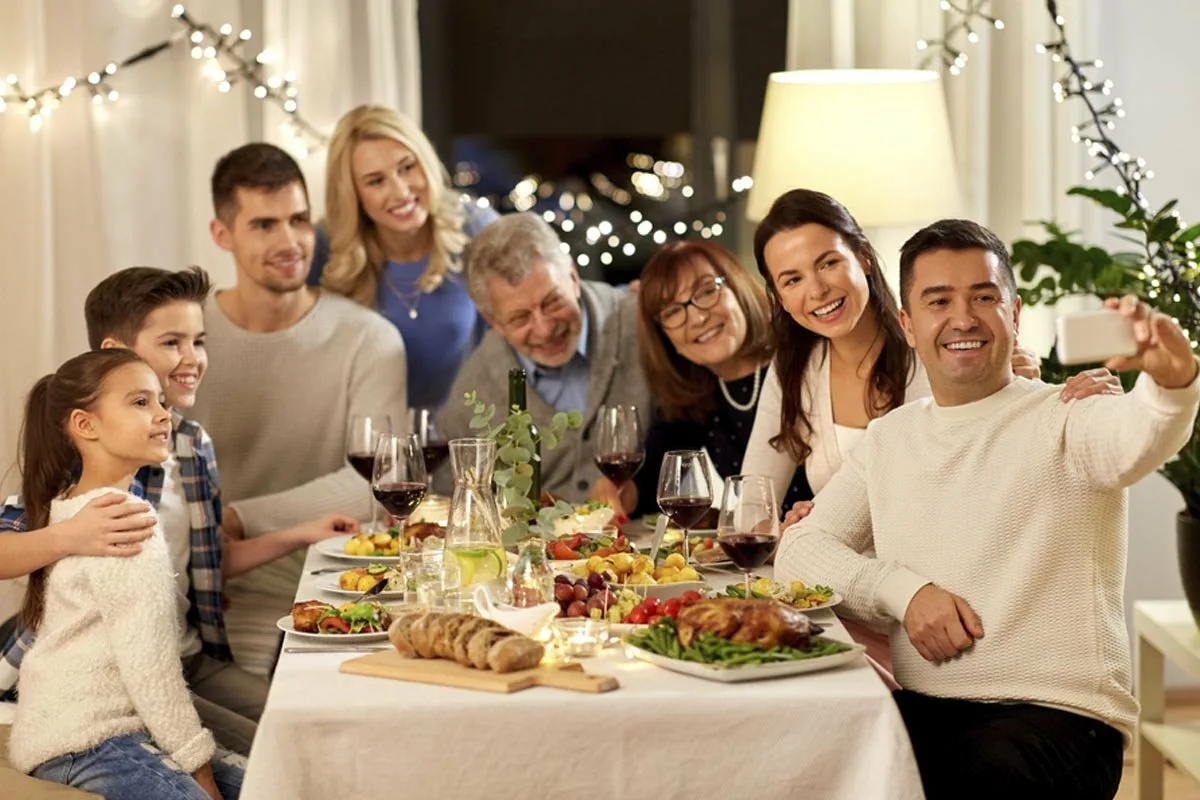 O Que Significa Querer Receber Visitas em Casa Sempre, Segundo a Psicologia
