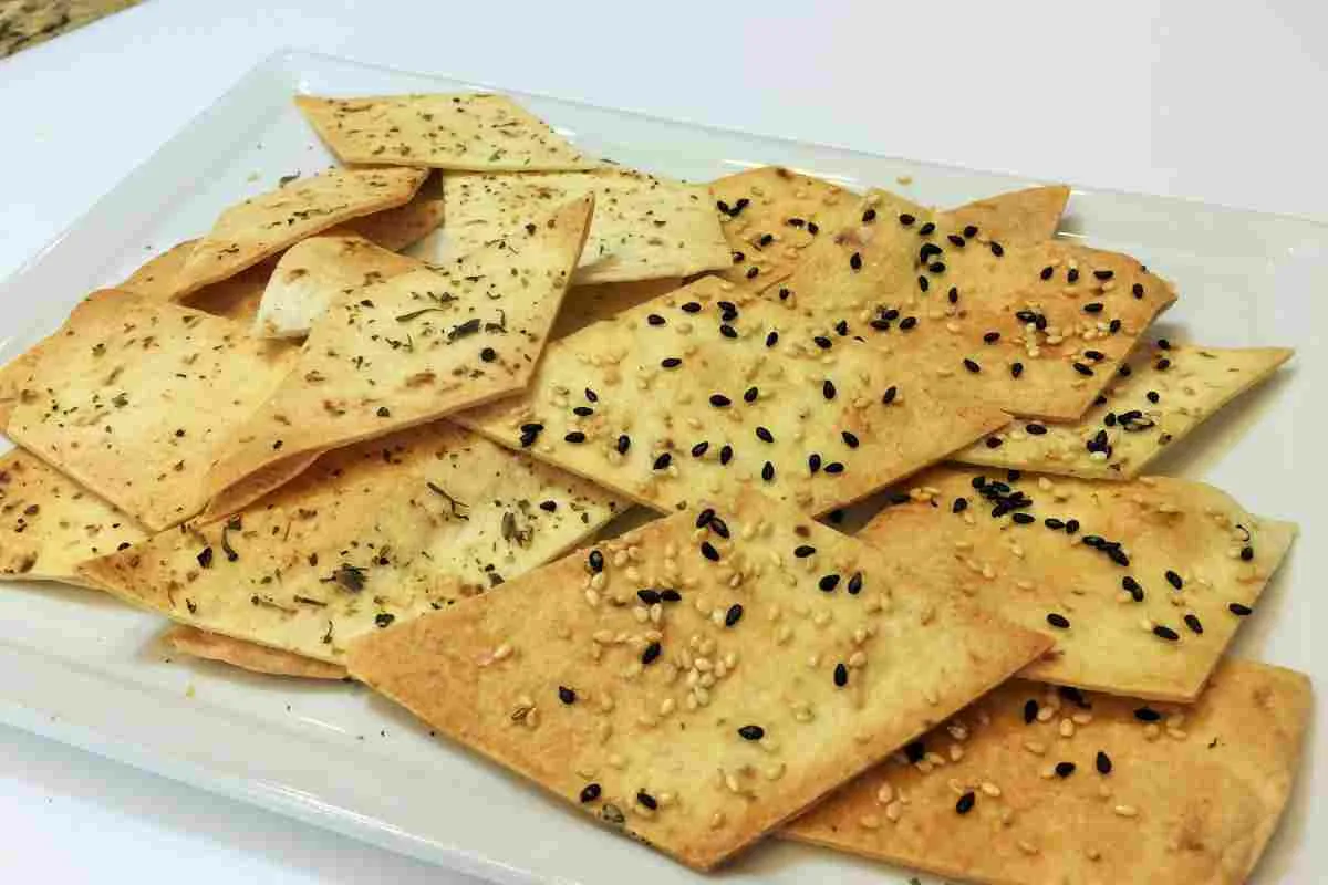 Como fazer crackers de queijo deliciosos em poucos minutos