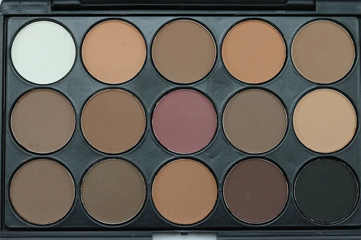 Como Rejuvenescer o Rosto Após os 50: O Truque Infalível de uma Maquilhadora Experta